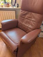 Relaxfauteuil, is meer rood dan bruin, Sta-op stoel, Ophalen, Zo goed als nieuw, 50 tot 75 cm