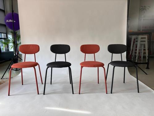 4x IKEA Ostano stoelen – grijs & rood, Huis en Inrichting, Stoelen, Zo goed als nieuw, Vier, Metaal, Stof, Zwart, Ophalen