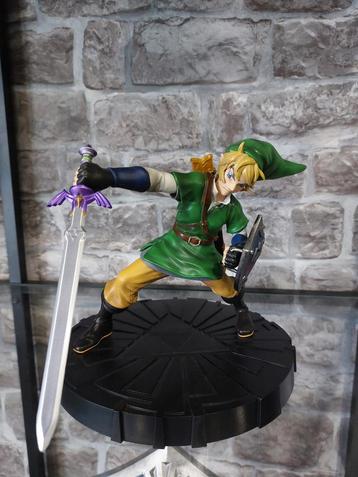 First 4 Figures Zelda Skyward Sword Link beschikbaar voor biedingen