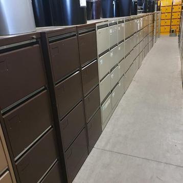 Diverse stalen kasten met 4 laden voor archief / gereedschap beschikbaar voor biedingen