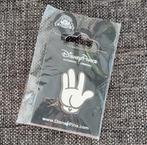 Mickey Mouse hand pin - Disney Parks (nieuw), Verzamelen, Speldjes, Pins en Buttons, Ophalen of Verzenden, Nieuw, Speldje of Pin
