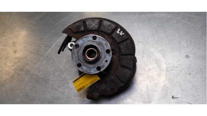 Fusee links-voor van een Volkswagen Passat, Auto-onderdelen, Ophanging en Onderstel, Volkswagen, Gebruikt, 3 maanden garantie