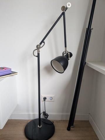 Gratis: ikea lamp op voet. Vlinderbout vervangen beschikbaar voor biedingen