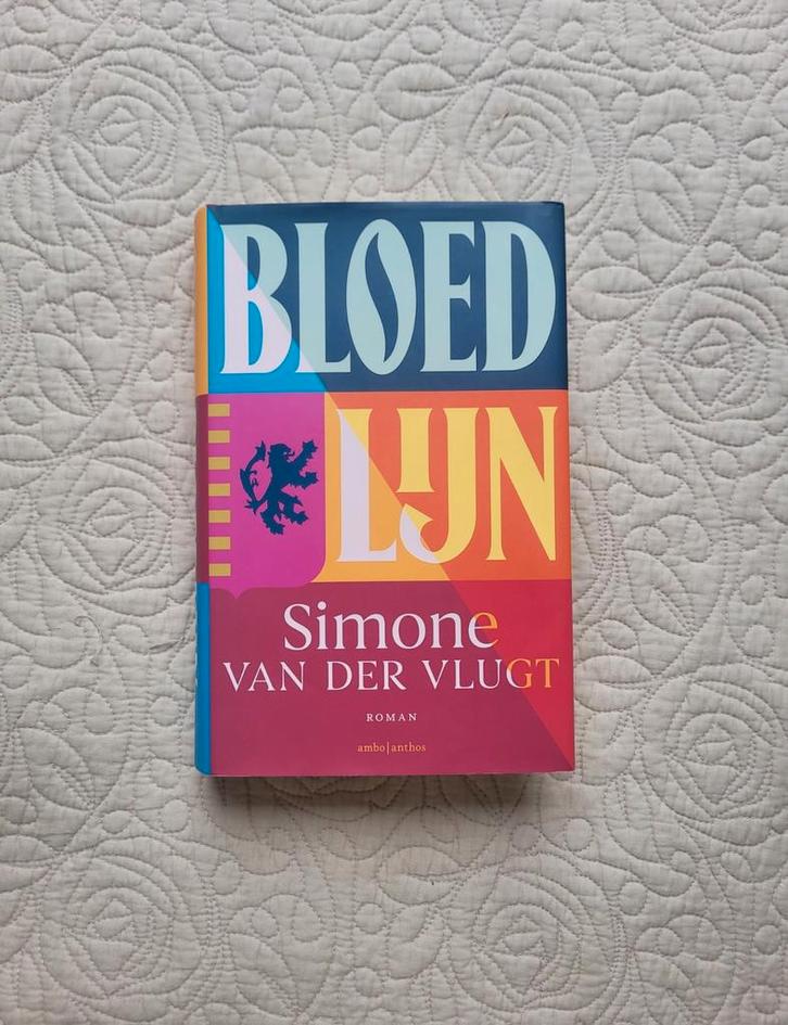 Simone van der Vlugt - Bloedlijn, Boeken, Historische romans, Zo goed als nieuw, Ophalen of Verzenden