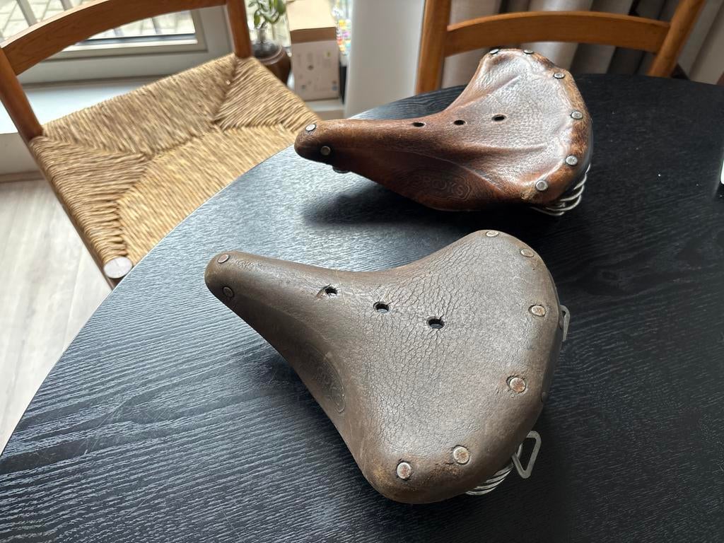 Twee Brooks lederen fietszadels, Fietsen en Brommers, Fietsonderdelen, Gebruikt, Zadel, Ophalen of Verzenden