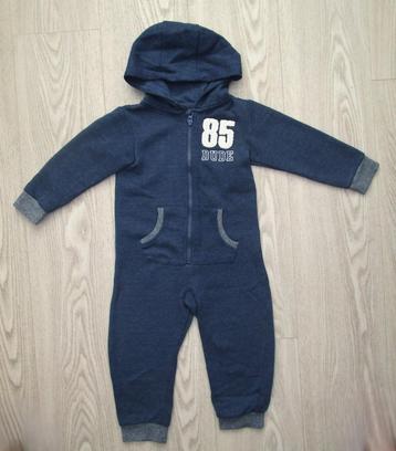 Mini Rebel Jumpsuit met Capuchon – Donkerblauw, Maat 98 beschikbaar voor biedingen