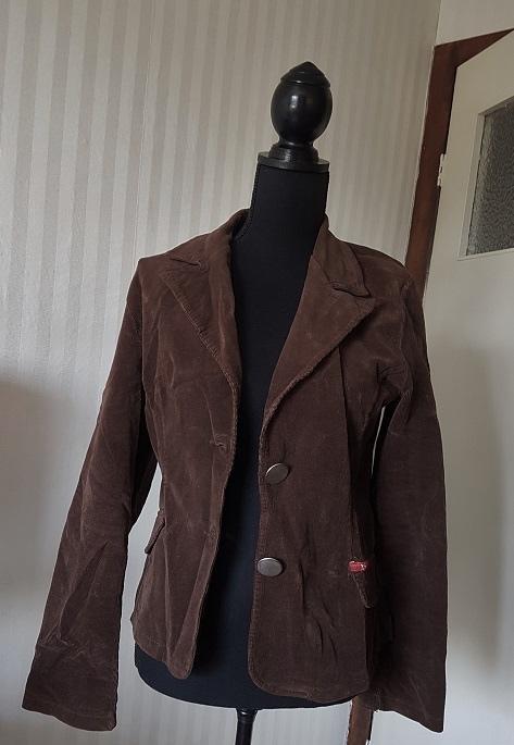 Leuke donkerbruine blazer in ribstof. Mooie pasvorm. Maat 36, Kleding | Dames, Jassen | Zomer, Gedragen, Maat 36 (S), Bruin, Verzenden