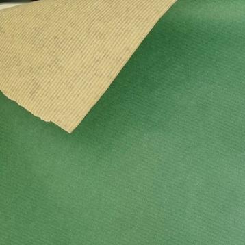 Cadeaupapier op rol inpakpapier effen groen kraft pakpapier beschikbaar voor biedingen