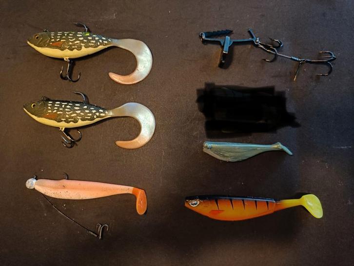 Groot kunstaas 5 diverse shads + redder , zie beschrijving, Watersport en Boten, Hengelsport | Roofvissen, Zo goed als nieuw, Complete set