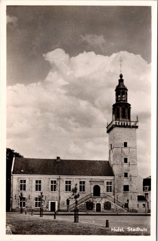 Hulst - Stadhuis, Verzamelen, Ansichtkaarten | Nederland, Ongelopen, Zeeland, 1940 tot 1960, Verzenden