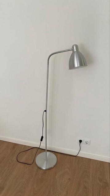 Te koop aangeboden nette vloerlamp van IKEA beschikbaar voor biedingen