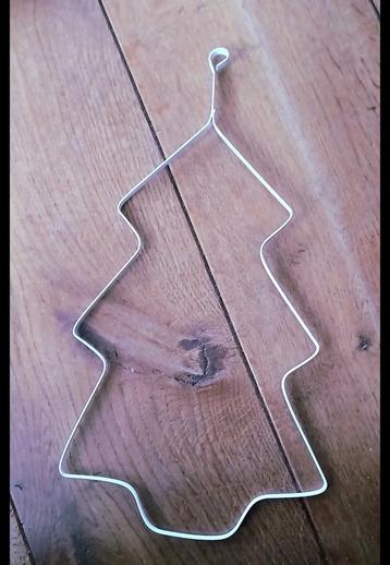 Metalen frame van een kerstboom - dennenboom - kerst  beschikbaar voor biedingen