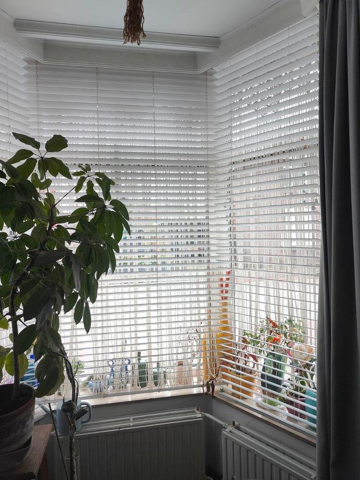 Houten jaloezieën wit zonder ladderband, twee stuks, Huis en Inrichting, Stoffering | Gordijnen en Lamellen, Zo goed als nieuw