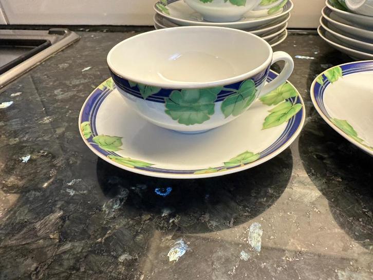 Vintage servies Kronester Bavaria: groen blad, blauw lint, Antiek en Kunst, Antiek | Servies compleet, Ophalen of Verzenden