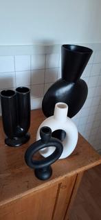 Vazen en kandelaar zwart/wit de grote is van metaal, Ophalen of Verzenden, Wit, Overige materialen, 50 tot 75 cm