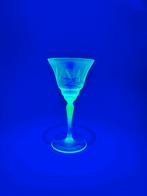 Uranium glas kelk anna groen, Antiek en Kunst, Antiek | Glas en Kristal, Ophalen of Verzenden