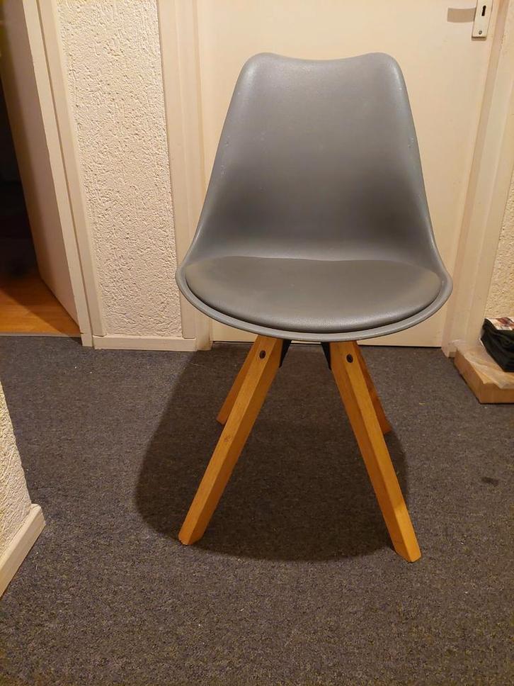 Grijze Eetkamerstoel - Gratis Af te Halen!, Huis en Inrichting, Stoelen, Gebruikt, Eén, Hout, Kunststof, Grijs, Ophalen