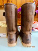 UGG MAAT 37 MADE IN AUSTRALIA., UGG, Bruin, Ophalen of Verzenden, Sneakers of Gympen
