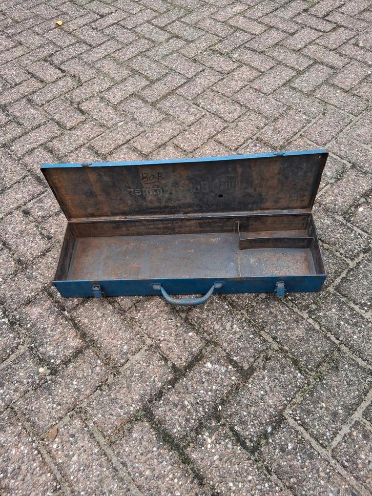 Stevige metalen gereedschapskist, Doe-het-zelf en Verbouw, Gereedschapskisten, Gebruikt, Ophalen of Verzenden