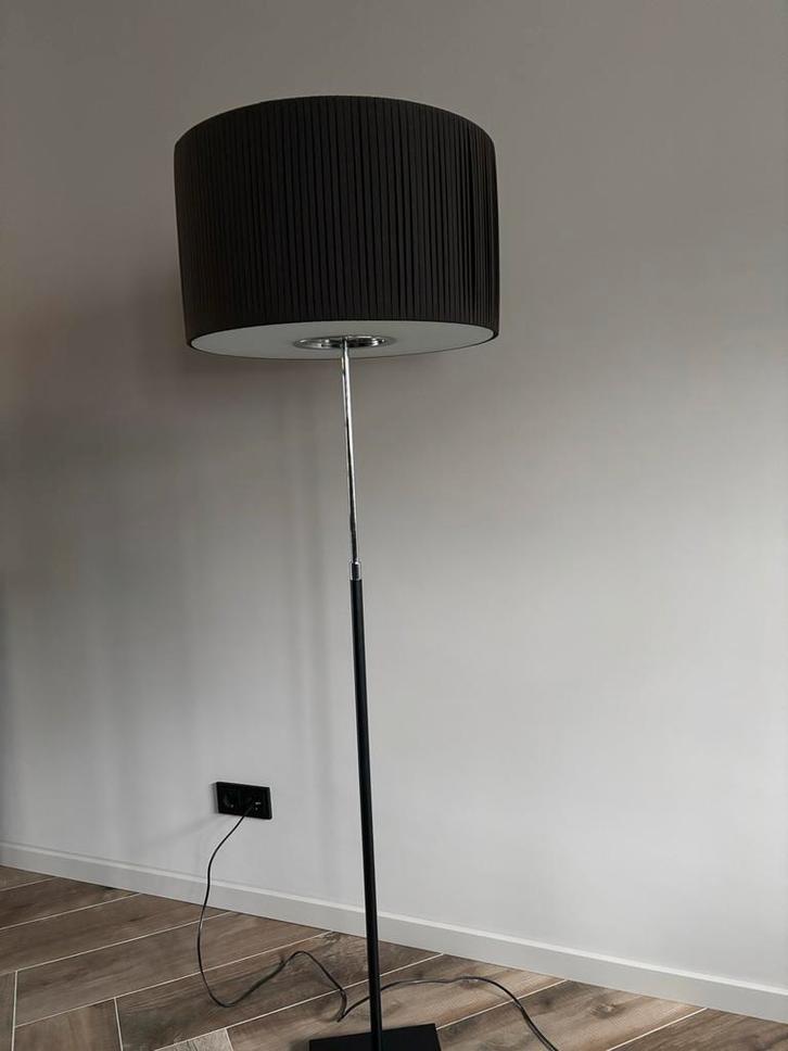 Lirio by Philips staande lamp, Huis en Inrichting, Lampen | Vloerlampen, Gebruikt, 150 tot 200 cm, Metaal, Ophalen