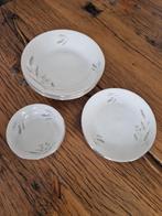 Vintage Porseleinen Servies- bohemia czechoslovakia, Gebruikt, Ophalen of Verzenden, Bord(en), Overige stijlen