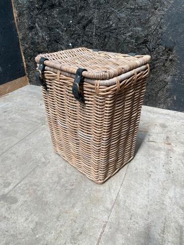 Rieten mand wasmand fietsmand tuinmand beschikbaar voor biedingen