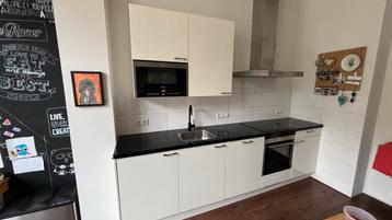 Complete Hoogglans Witte Keuken met Siemens Apparatuur beschikbaar voor biedingen