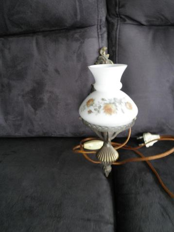 wandlamp beschikbaar voor biedingen