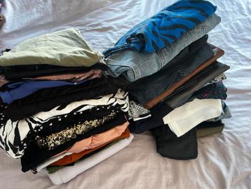 Groot kledingpakket maat M ong. 40 stuks! beschikbaar voor biedingen
