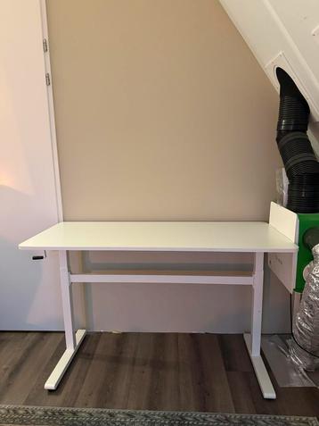 Bureau in hoogte verstelbaar