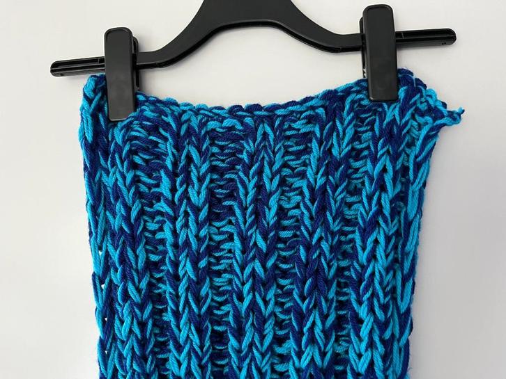 Leuke dikke warme sjaal blauw, Kleding | Dames, Mutsen, Sjaals en Handschoenen, Nieuw, Sjaal, Maat 46/48 (XL) of groter, Ophalen of Verzenden