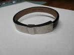 Leren Heren armband 21 cm. lengte, met een stalen sluiting., Sieraden, Tassen en Uiterlijk, Armbanden, Verzenden, Zo goed als nieuw