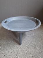 Riverdale tafelplateau op poten, Ophalen