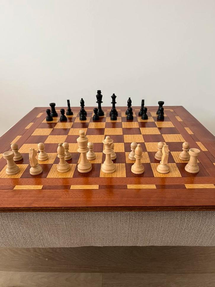 Schaakbord met schaakstenen set schaken chessboard vintage, Hobby en Vrije tijd, Gezelschapsspellen | Bordspellen, Zo goed als nieuw