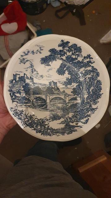 Vintage Bord met Blauw Landschap beschikbaar voor biedingen