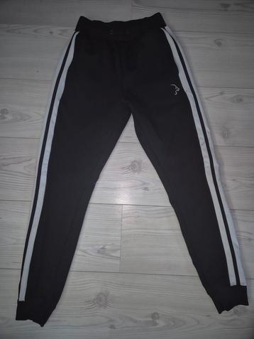 Mooie joggingbroek zwart wit xs beschikbaar voor biedingen