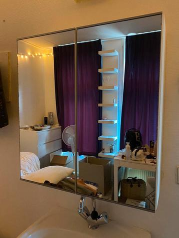 Badkamer spiegelkast beschikbaar voor biedingen