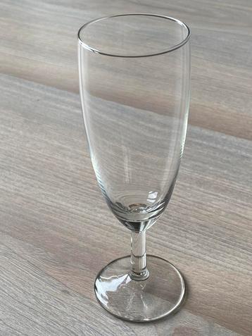 11 Champagne/sekt glazen beschikbaar voor biedingen