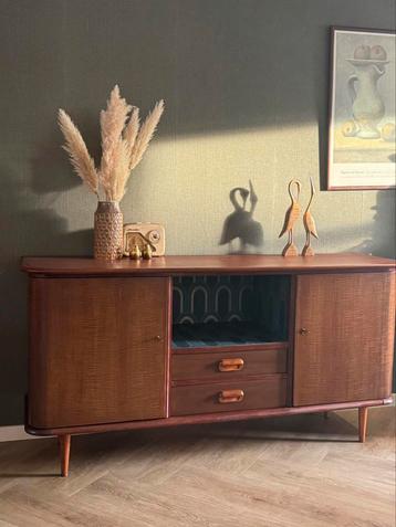Vintage midcentury dressoir met artdeco print beschikbaar voor biedingen