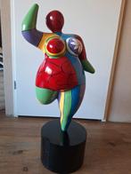 Kleurrijk Niki de Saint Phalle Beeld, Ophalen