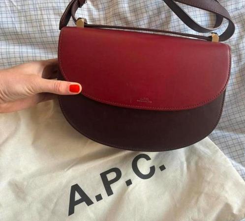 A.P.C rode twee kleurige crossbody bag, schoudertas leer, Sieraden, Tassen en Uiterlijk, Tassen | Damestassen, Zo goed als nieuw