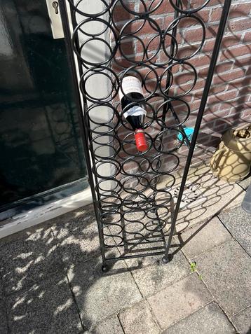 Stalen wijnrek 39 flessen . beschikbaar voor biedingen