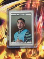 Futera unique world football 2024 Vitor Roque 17/32, Hobby en Vrije tijd, Ophalen of Verzenden, Nieuw, Losse kaart, Foil