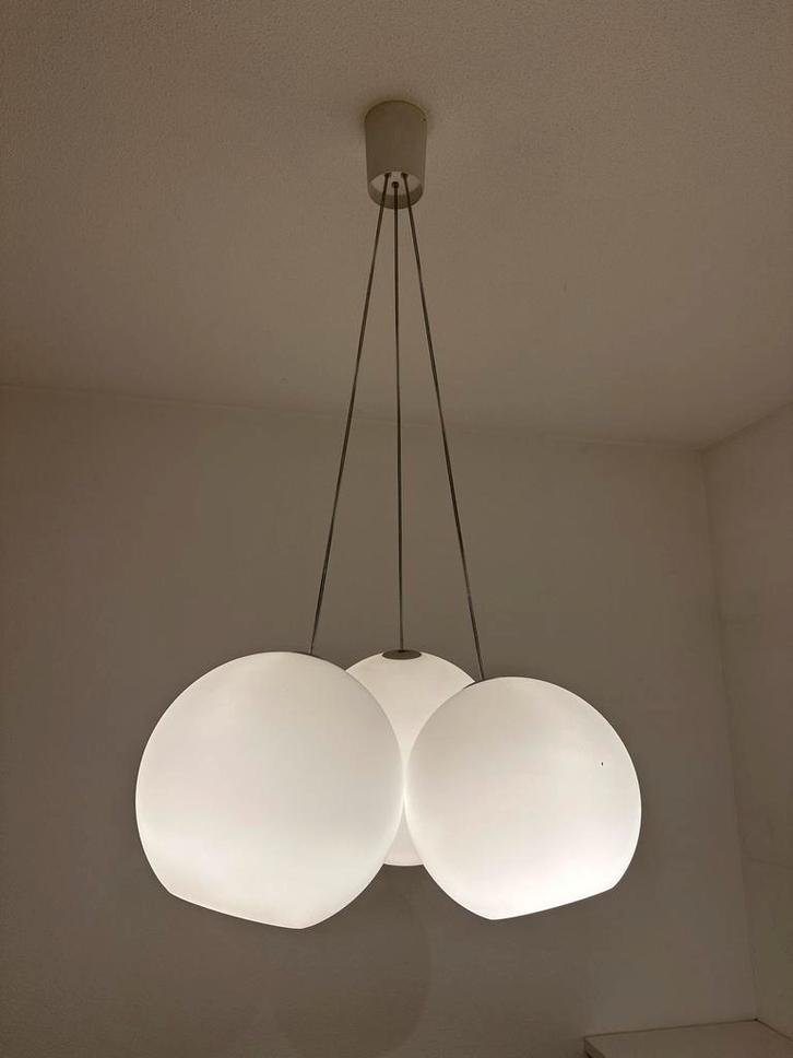 Hanglamp met 3 glazen bollen & Hue verlichting, Huis en Inrichting, Lampen | Hanglampen, Gebruikt, 75 cm of meer, Glas, Ophalen