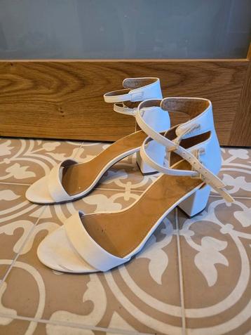 Witte schoenen van Esprit maat 40 sandalen met hak zgan beschikbaar voor biedingen