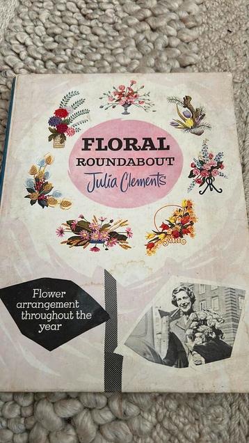 Julia Clements Floral Roundabout flower arrangements beschikbaar voor biedingen