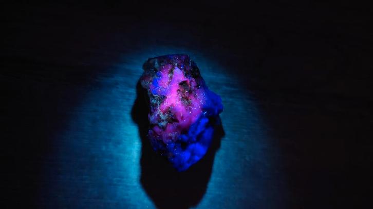 Black rose fluoriet #1, Verzamelen, Mineralen en Fossielen, Ophalen of Verzenden
