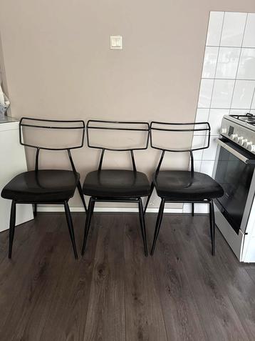 Set van 3 zwarte stoelen beschikbaar voor biedingen
