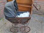 Prachtige poppenwagen met passende kussentje en dekentje., Antiek en Kunst, Curiosa en Brocante, Ophalen of Verzenden