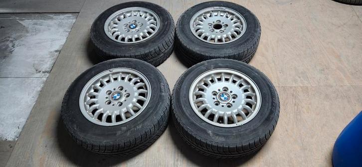 BMW 3-serie E36 kroonkurk 15 Inch velgen, Auto diversen, Overige Auto diversen, Ophalen of Verzenden